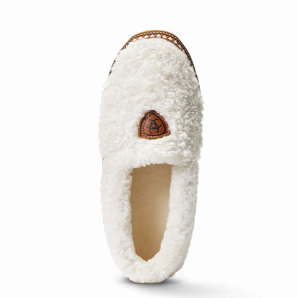 Beige Women's Ariat Snuggle Slippers | 1496-DBXRF