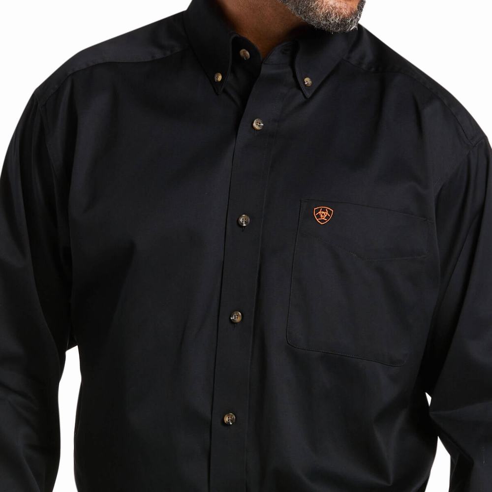 Black Men's Ariat Solid Twill Classic Fit Shirts | 1359-WSNYV