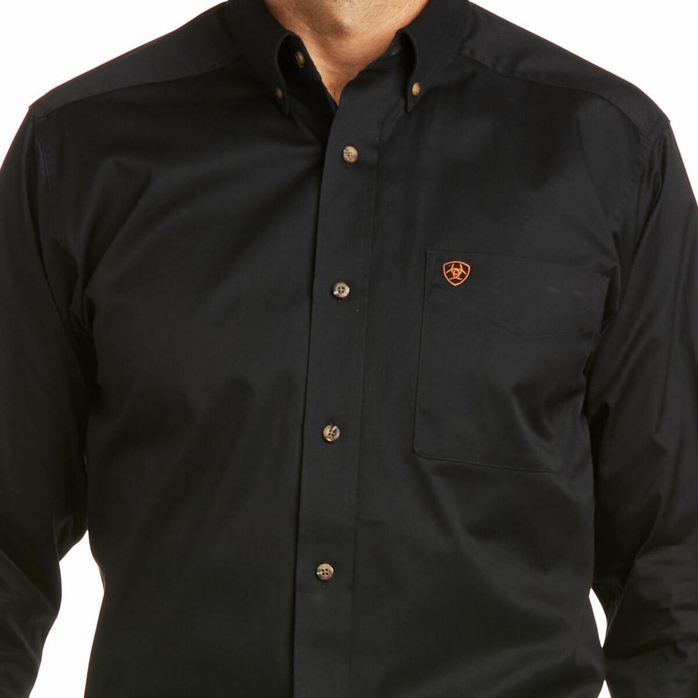 Black Men's Ariat Solid Twill Fitted Shirts | 1807-HCNSF