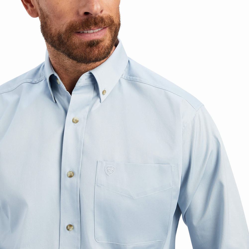 Blue Men's Ariat Solid Twill Shirts | 6127-TZUYX