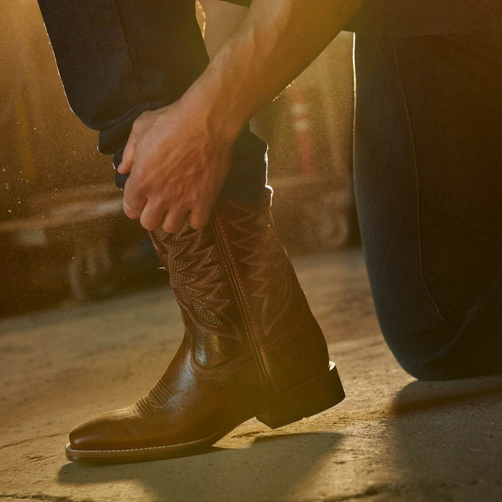 Brown Men's Ariat Sport Knockout Western Boots | 2489-TBJCN