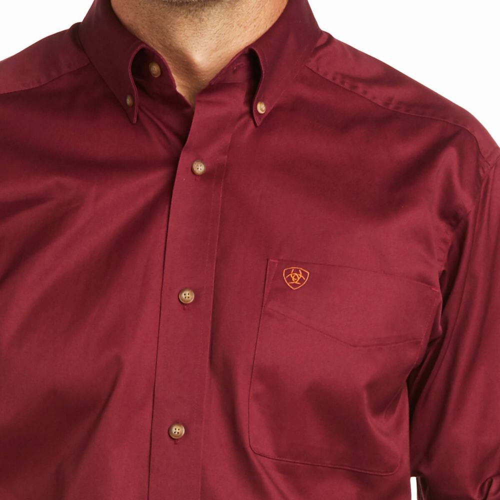 Burgundy Men's Ariat Solid Twill Fitted Shirts | 3469-HFSLV