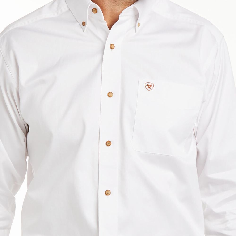 White Men's Ariat Solid Twill Fitted Shirts | 4983-RDYTP